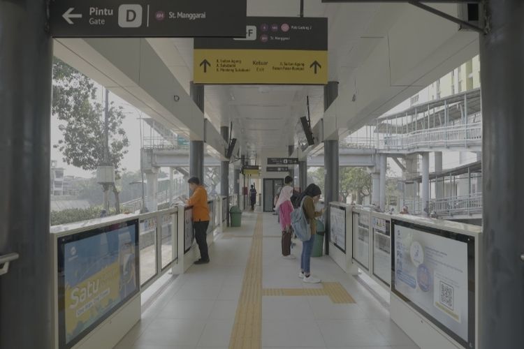 PT Transportasi Jakarta (Transjakarta) telah menyelesaikan perbaikan Halte Pasar Rumput, Setiabudi, Jakarta Selatan. Prasarana transportasi publik itu saat ini sudah bisa kembali dioperasikan untuk melayani pelanggan Transjakarta sejak Minggu (15/10/2023). 