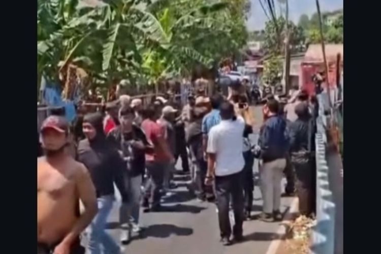 Beredar Kabar Hp Jurnalis Dirusak saat Liput Kericuhan Sidang Korupsi Bupati Pati Sudewo