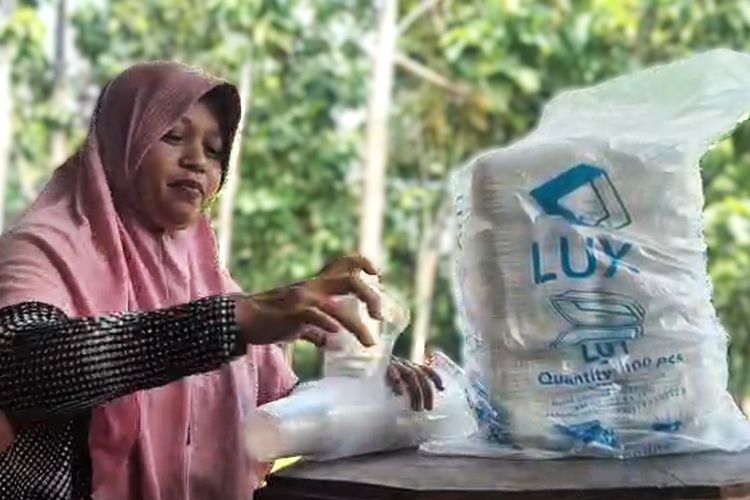 Jerit UMKM Ponorogo Imbas Harga Plastik Naik: Susah Naikkan Harga, Takut Sepi
