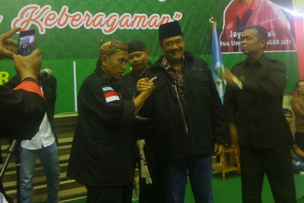 Paguyuban Arek Jawa Timur memberi dukungan kepada cawagub DKI Djarot Saiful Hidayat di GOR Senen, Jakarta Pusat, Kamis (23/2/2017). 