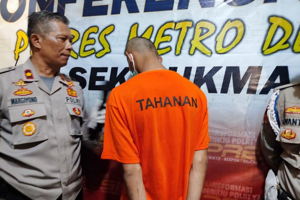 Kepolisian Sektor Sukmajaya berhasil meringkus maling warung kelontong di Depok, inisial MVH (22) yang beraksi pada Senin (11/9/2023) lalu di Kelurahan Tirtajaya, Kecamatan Sukmajaya, Kota Depok.