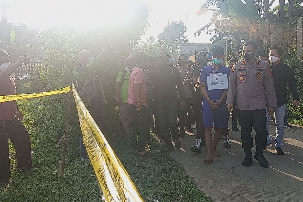 Polres Bogor bersama Polresta Kota Bogor mengungkap dua kasus pembunuhan yang terjadi di dua tempat, yakni di Kota Bogor dan Kabupaten Bogor atau tepatnya kawasan Puncak, Jawa Barat, Kamis (11/3/2021).