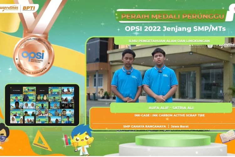 Ananda Satria Ali Hanafi dan Aufa Alif Al Aris, siswa kelas 9 Sekolah Cahaya Rancamaya Islamic Boarding School peraih medali perunggu di ajang OPSI 2022.