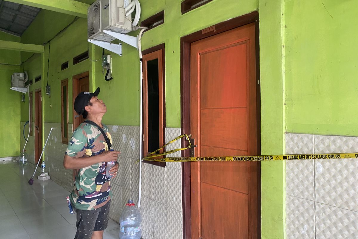 Seorang wanita muda ditemukan tewas penuh luka sayatan di sebuah kamar kontrakan di Kampung Cibuntu, RT 3/RW 5, Cikarang Barat, Kabupaten Bekasi, Minggu (27/4/2025).