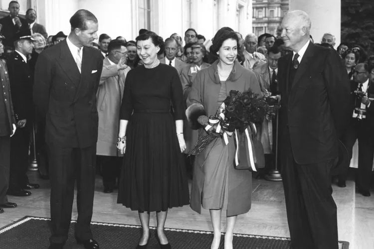 Berkunjung ke Amerika Serikat pada tahun 1957 untuk bertemu Presiden Eisenhower dan istri.