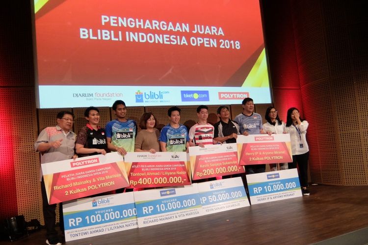 Keberhasilan Liliyana Natsir/Tontowi Ahmad serta Kevin Sanjaya Sukamuljo menjuarai Blibli Indonesia Open, pekan lalu kembali menuai apresiasi. Penghargaan kali ini datang dari Djarum Foundation. Kali ini pihak bakti olahraga Djarum Foundation memberi penghargaan bagi Kevin, Liliyana dan Tontowi yang merupakan pemain binaan PB Djarum