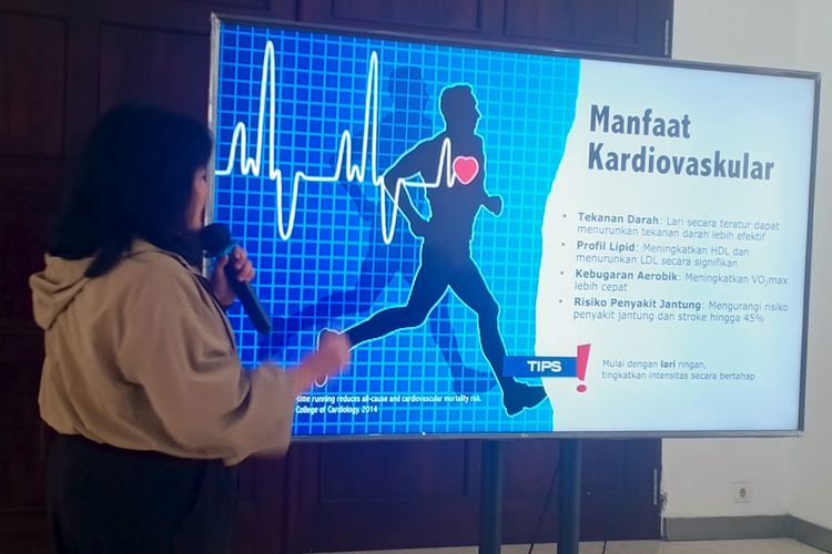 Dokter Subspesialis Kedokteran Olahraga di RSUI, Listya Tresnanti Mirtha menjelaskan manfaat lari bagi kesehatan di Jakarta pada Selasa (9/9/2025).
