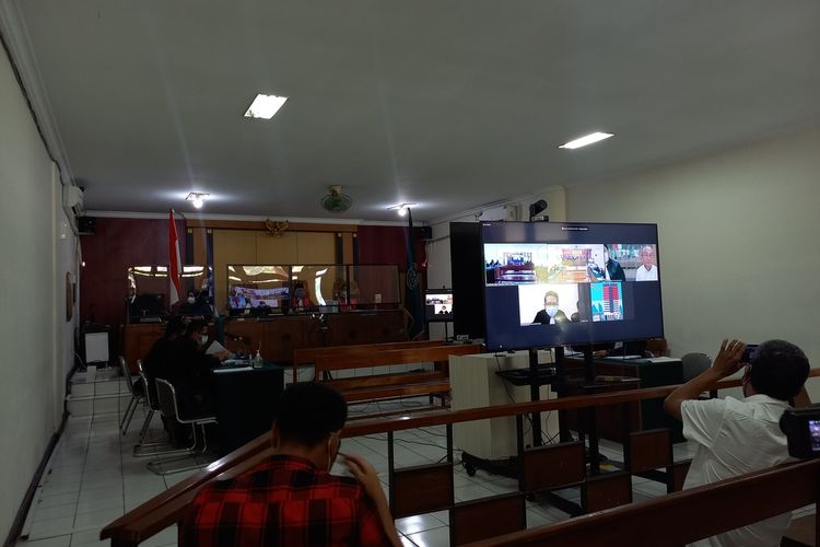 Sidang perdana kasus suap Royal Kedhaton menghadirkan terdakwa Oon Nusihono secara virtual, Senin (22/8/2022)