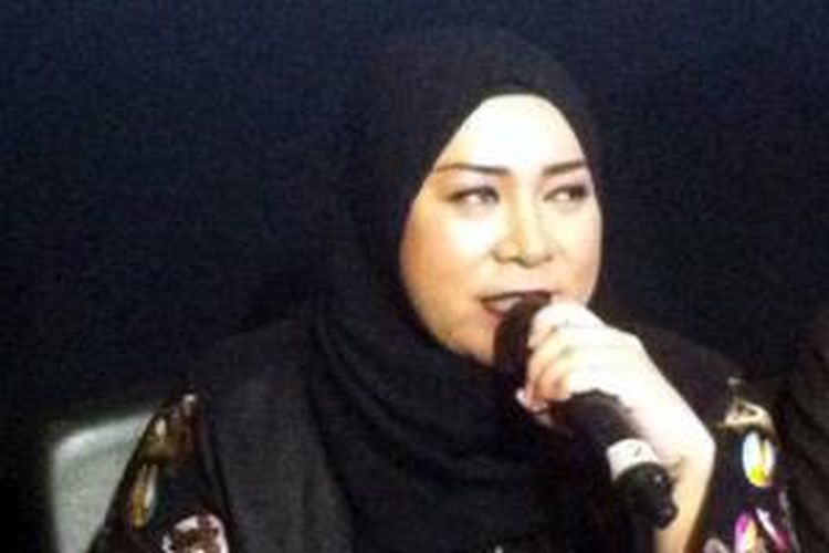 Melly Goeslaw berbicara dalam jumpa pers peluncuran lagu tema Surga yang Tak Dirindukan di MD Place, Setiabudi Selatan, Jakarta Selatan, Jumat (15/5/2015). 