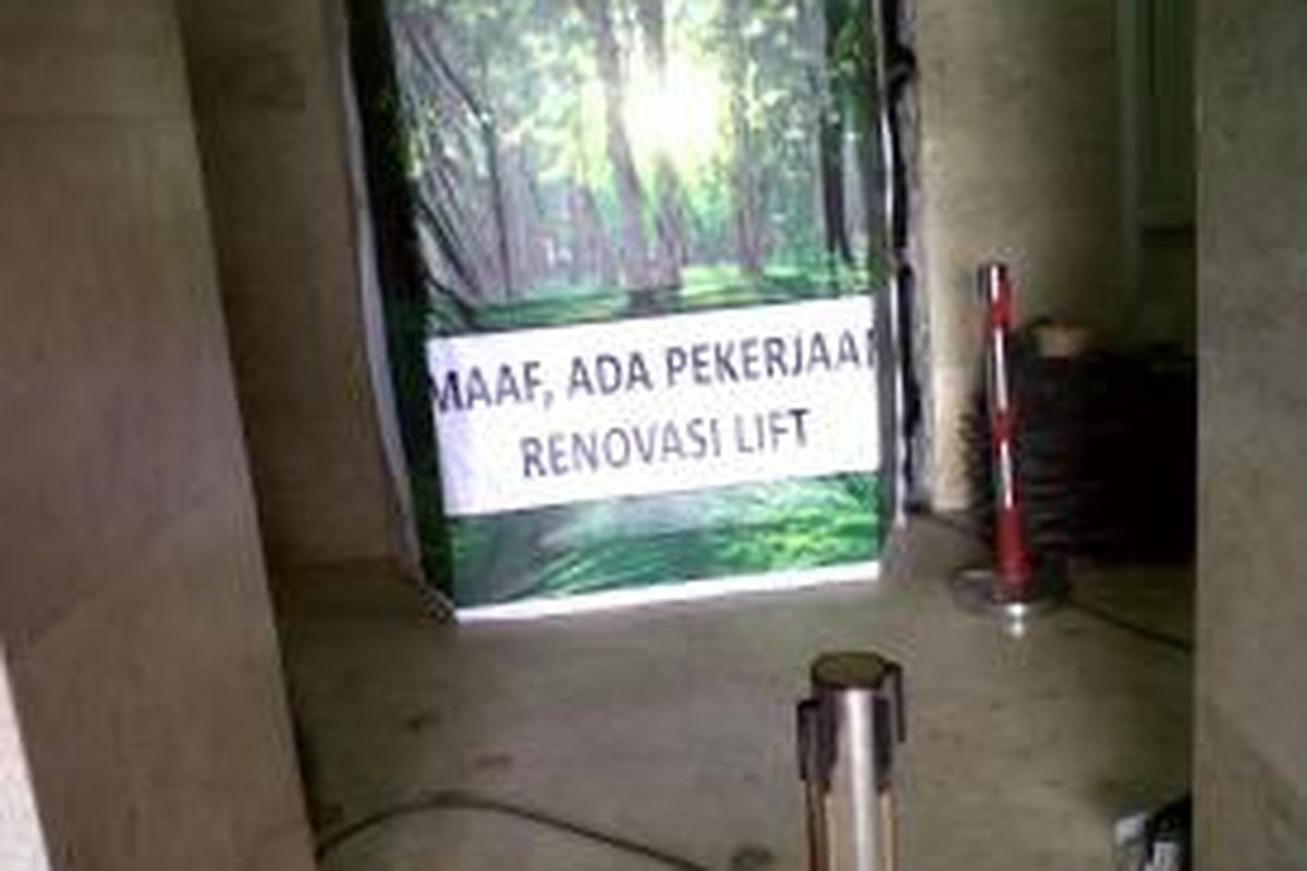 Penggantian Lift di Monas. Foto diambil beberapa waktu lalu