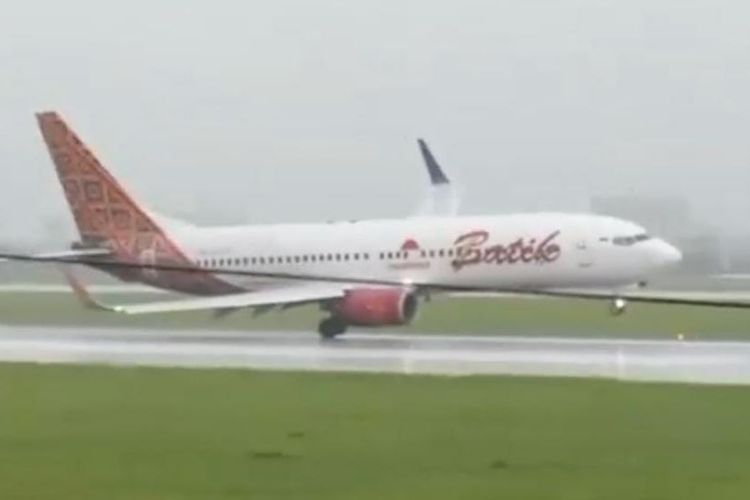 Manajemen Beberkan Detik-detik Pesawat Batik Air Mendarat Miring