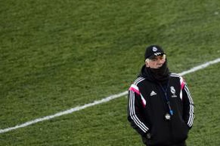 Pelatih Real Madrid Carlo Ancelotti memimpin sesi latihan, di Valdebebas, Minggu (28/12/2014).