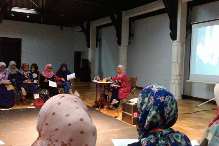Rona Mentari saat mengisi Kelas Mendongeng Jakarta di Bentara Budaya Jakarta, Kamis (1/11/2018).
