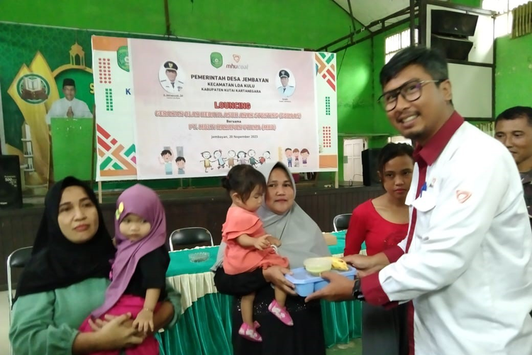 MHU berkomitmen mendukung program pemerintah dalam menurunkan angka stunting melalui program ?Bapak Asuh? untuk 100 anak di Desa Jembayan, Loa Kulu, Kutai Kartanegara.