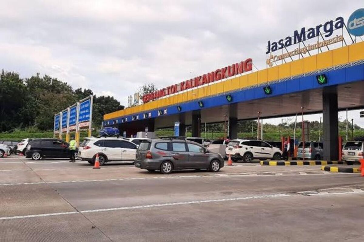 Gerbang Tol Kalikangkung Semarang. Simak jadwal dan lokasi penerapan skema one way pada arus mudik dan balik Lebaran 2025.