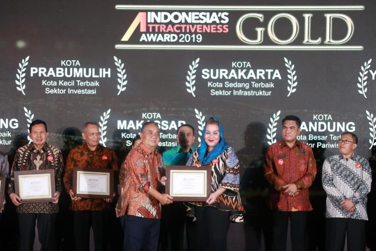 Kota Semarang mendapat penghargaan meraih penghargaan gold kategori infrastruktur dalam ajang Indonesia Attractiveness Index (IAI) 2019, di Pullman Hotel Jakarta, Selasa (23/7/2019)
