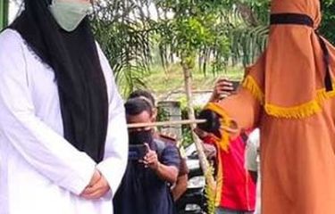 Akui Berzina, Perempuan di Aceh Dicambuk 100 Kali, Selingkuhannya ...
