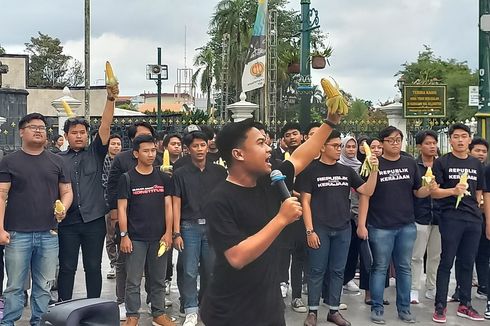 BEM DIY-Jateng Bawa Jagung Saat Demo, Jadi Simbol Umur Demokrasi Pendek