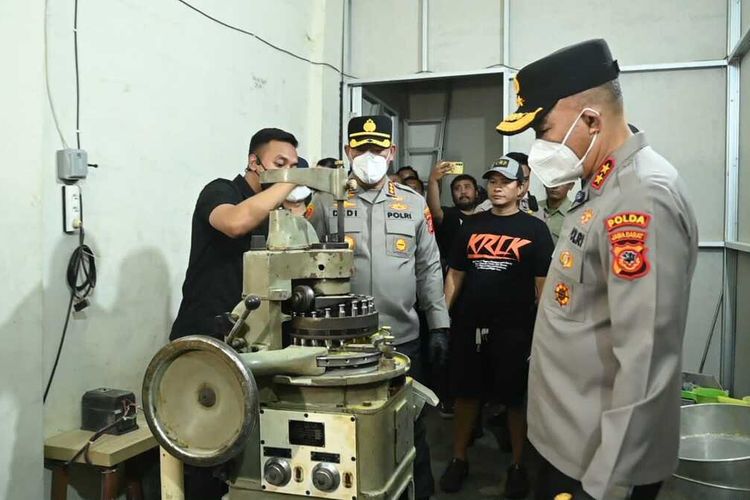 Kronologi Pabrik Obat Keras Ilegal di Kopo Bandung Terbongkar, 5 Orang Ditangkap