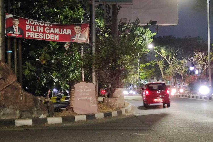 Baliho Jokowi Pilih Ganjar di Jalan Majapahit Semarang, Rabu (30/8/2023).