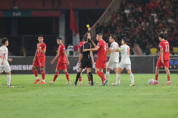 Momen pada laga timnas Indonesia vs Vietnam dalam jadwal Kualifikasi Piala Dunia berlangsung di Stadion Utama Gelora Bung Karno (SUGBK) pada Kamis (21/3/2024).