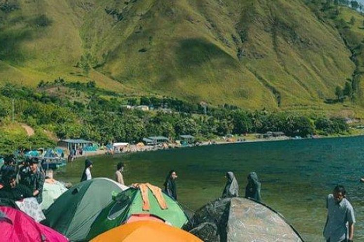 Paropo adalah desa yang merupakan salah satu tempat camping di tepi Danau Toba, Sumatera Utara.