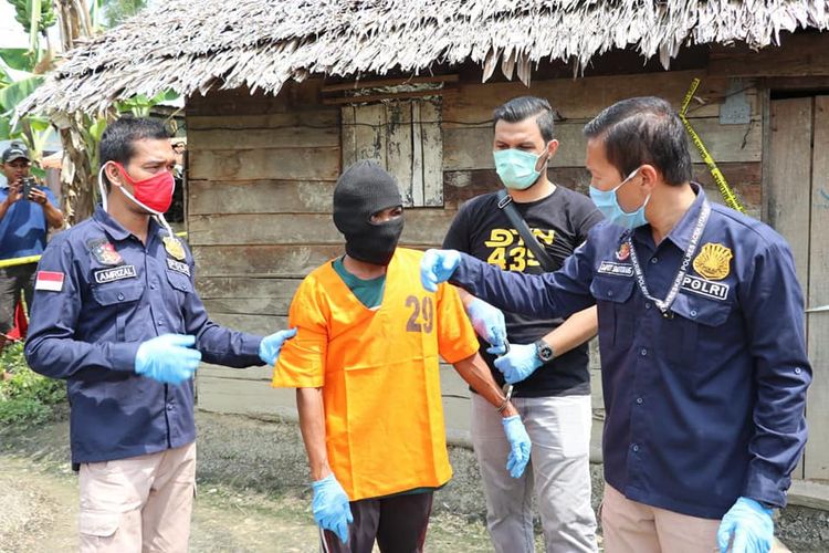 Pelaku pembunuhan ibu kandungnya di Desa Meunasah Panton, Kecamatan Tanah Jambo Aye, Aceh Utara, Jumat (12/6/2020) (Polres Aceh Utara)