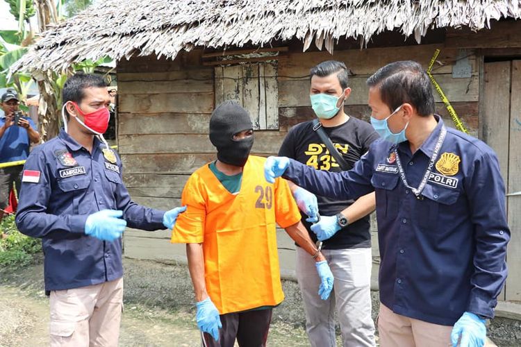 Pelaku pembunuhan ibu kandungnya di Desa Meunasah Panton, Kecamatan Tanah Jambo Aye, Aceh Utara, Jumat (12/6/2020)