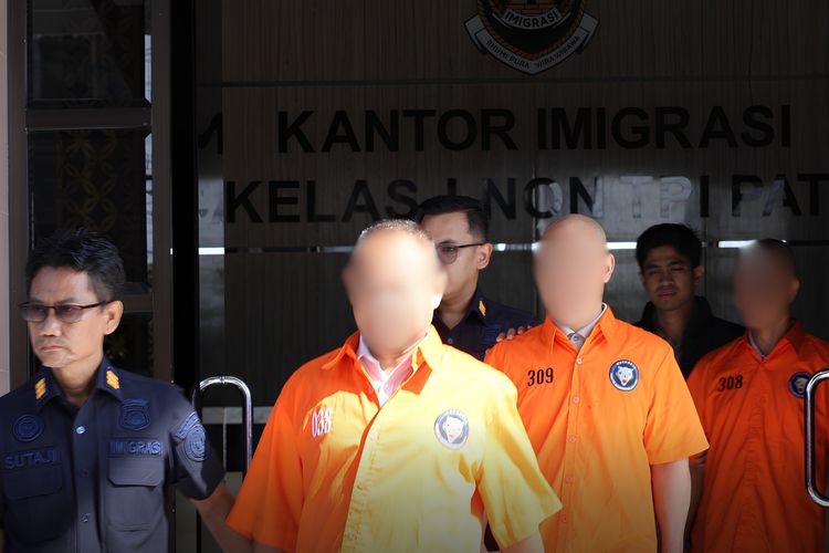 Beli Ikan di TPI Juwana Pati, 4 WNA China Dideportasi