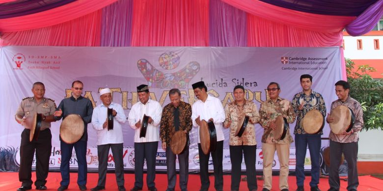Fatihversary ke-10 yang digelar sebagai peringatan hari lahir sekolah khusus puteri Teuku Nyak Arif Fatih Bilingual School, Banda Aceh dan diadakan pada 20-23 November 2019 dan dihadiri beberapa pejabat Aceh di antaranya Wakil Walikota dan Kepala Dinas Pendidikan.