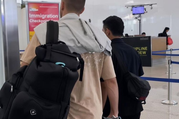 Bebas dari Penjara, WNA Aljazair Terpidana Pencurian di Bali Dideportasi