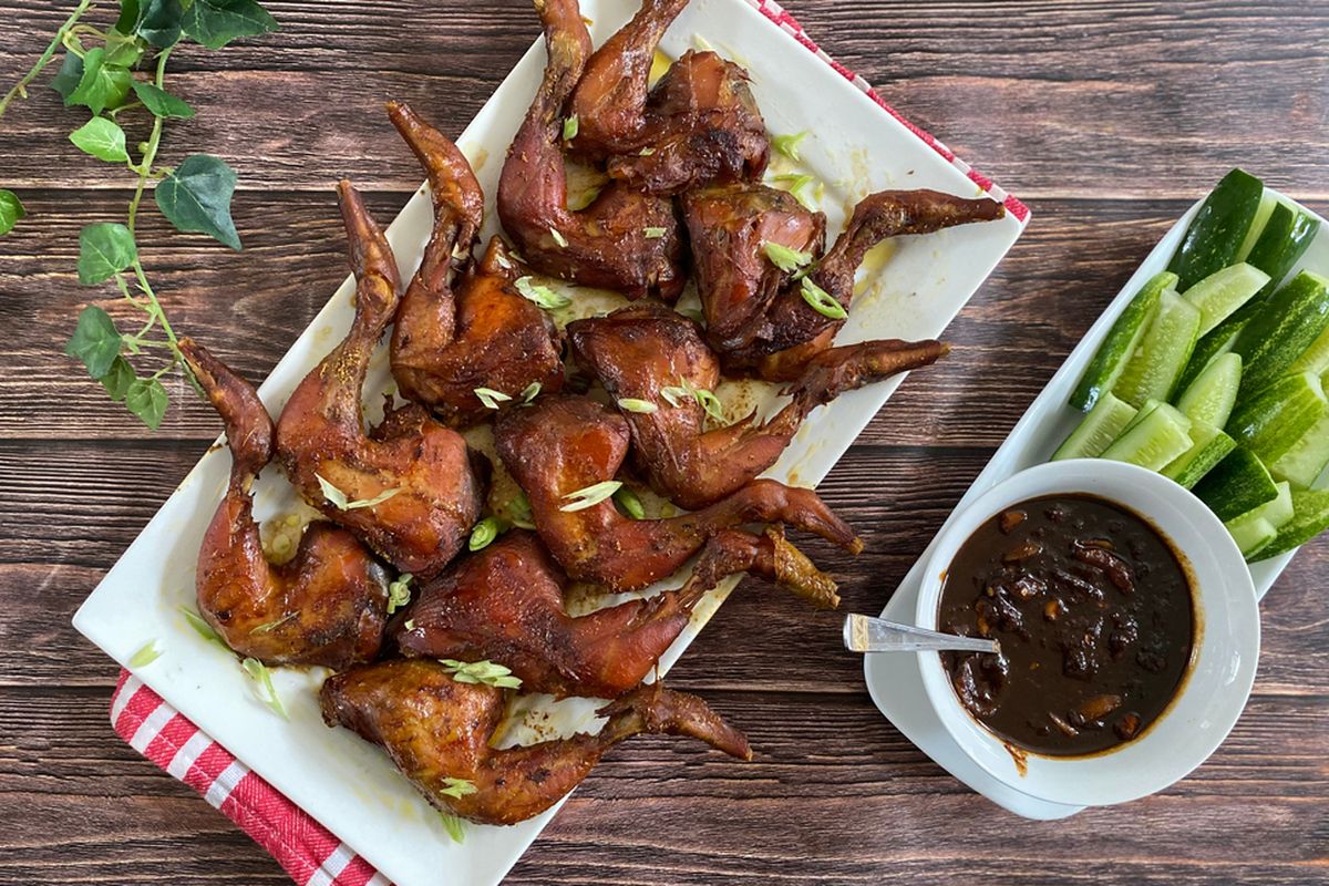 Ilustrasi ayam bakar solo, sajian khas Jawa Tengah. 