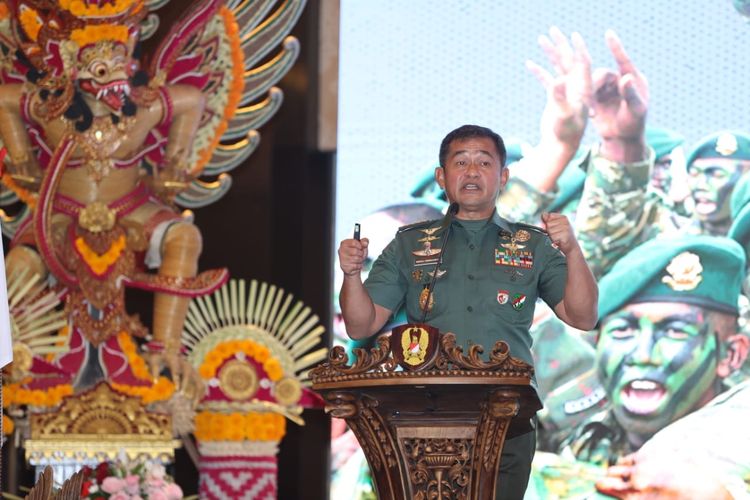 KSAD Jenderal Maruli Simanjuntak saat mengumpulkan 777 dansat pada Apel Komandan Satuan (AKS) TNI AD Tahun 2024, di Bali Nusa Dua Convention Center (BNDCC), Kuta, Bali, Kamis (25/4/2024).