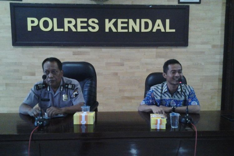 Manager Pengendalian Lahan PT. Jasa Marga Semarang -Batang bersama Kabag.Humas Polres Kendal. 