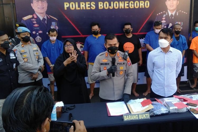 Kapolres Bojonegoro, AKBP Muhammad saat ungkap kasus hukum dan kriminal di wilayah hukum Polres Bojonegoro