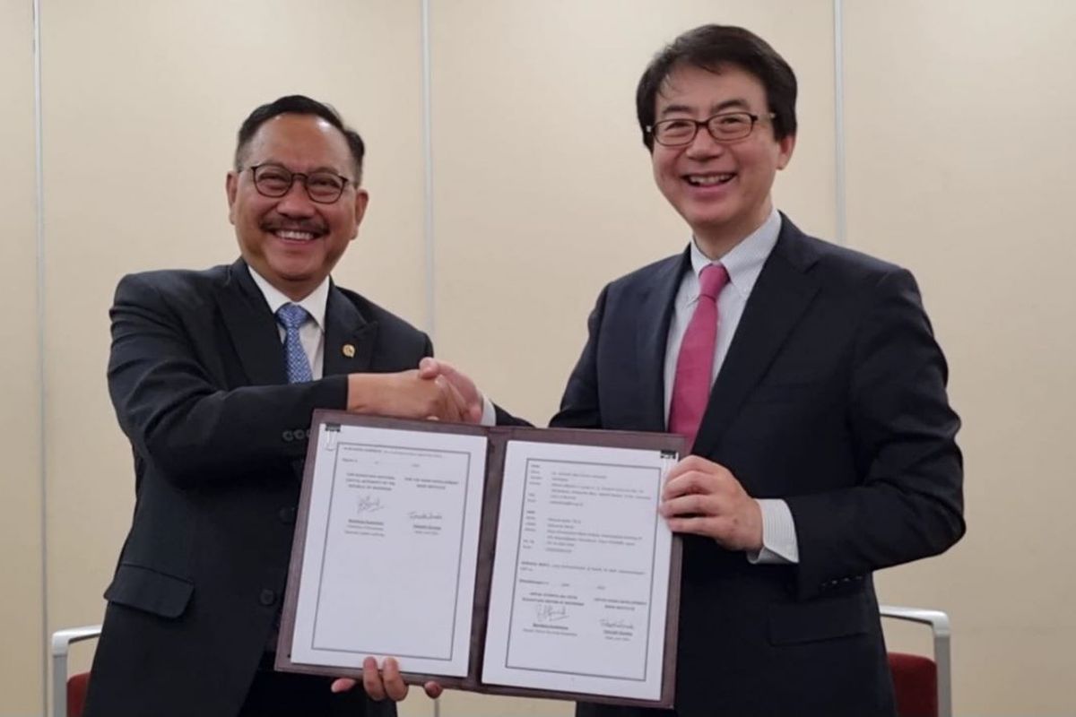 Kepala Otorita IKN Bambang Susantono dan Dean and CEO ADB Institute Tetsushi Sonobe, di Incheon, Korea Selatan pada Rabu (3/5/2023).