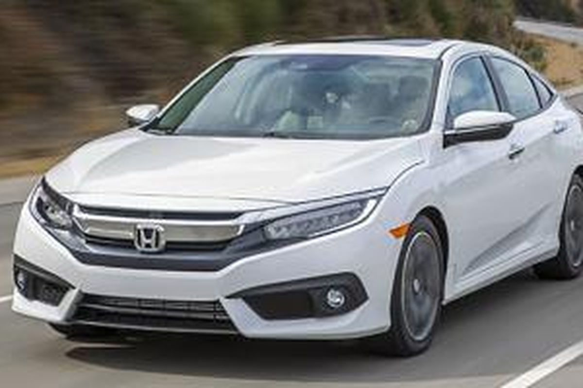 Honda All-New Civic menyabet gelar car of the year di Detroit Auto Show 2016.