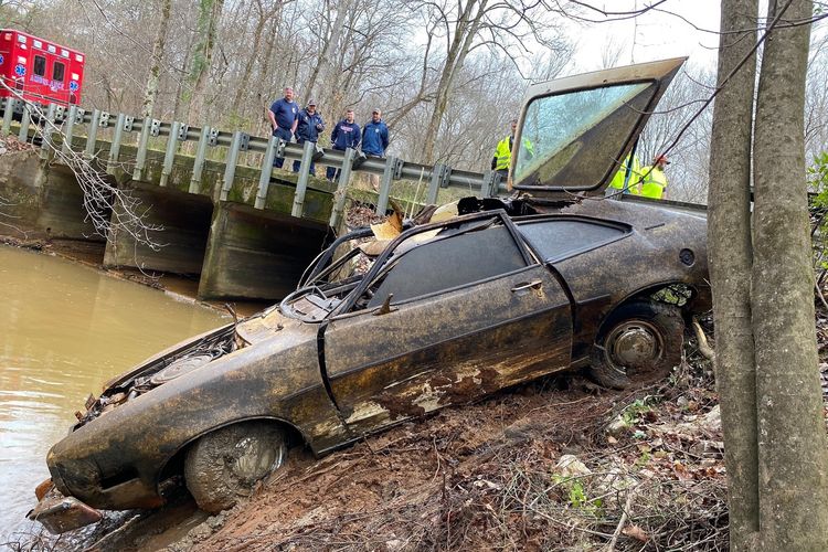 Mobil Pinto tahun 1974 milik Kyle Clinkscales yang hilang pada 1976 ditemukan di Alabama, Amerika Serikat, bersama kerangka manusianya pada 2021.