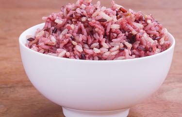 Food - Ilustrasi nasi merah. 