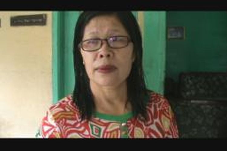 Dewi boru Simanungkalit (52) istri keponakan TB Simatupang, yang ssat ini mendiami rumah orangtua TB Simatupang di Jalan Tarutung No 2, Pematangsiantar, Sumatera Utara, Jumat (8/11/2013).