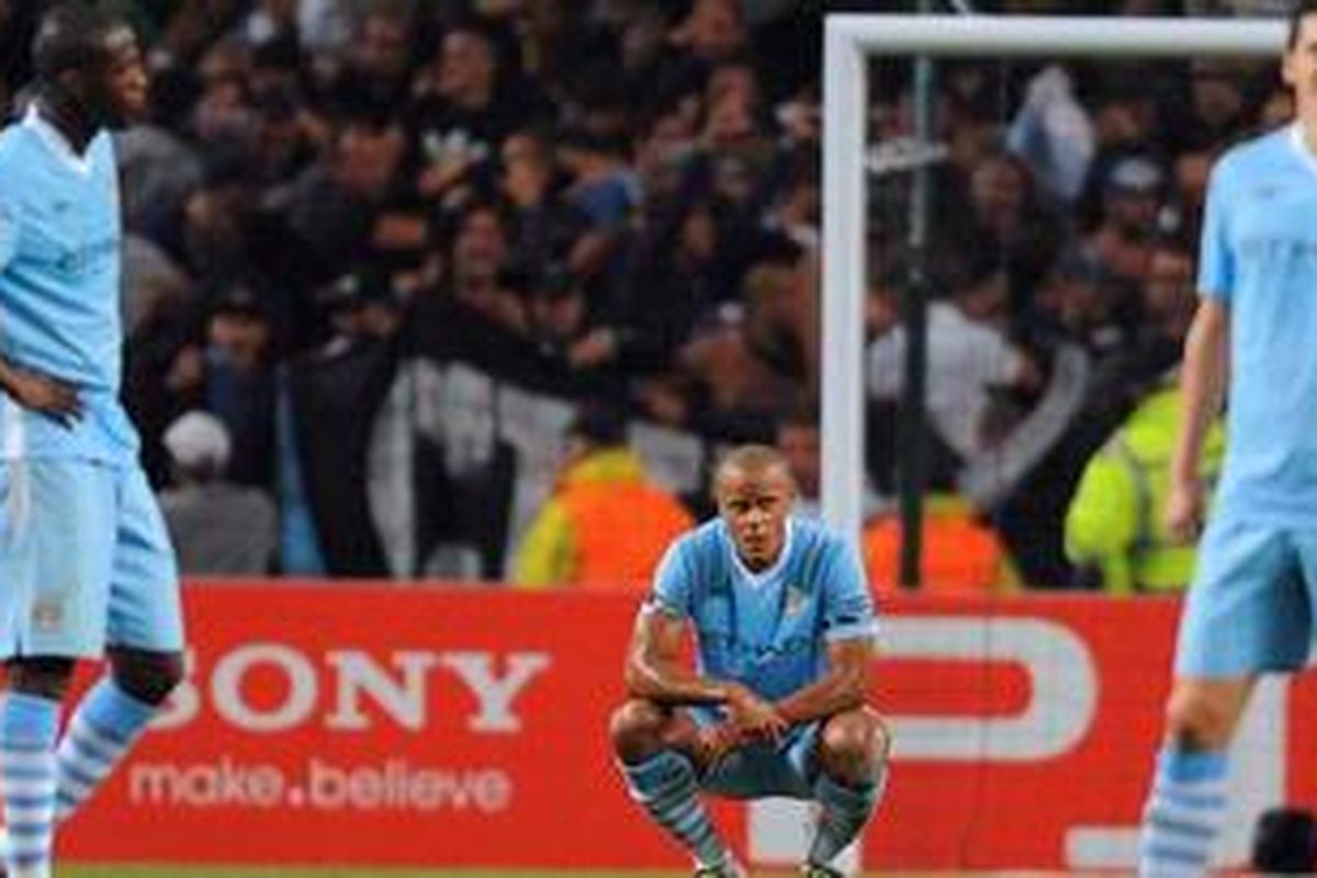 Kapten Manchester City, Vincent Kompany (jongkok). 
