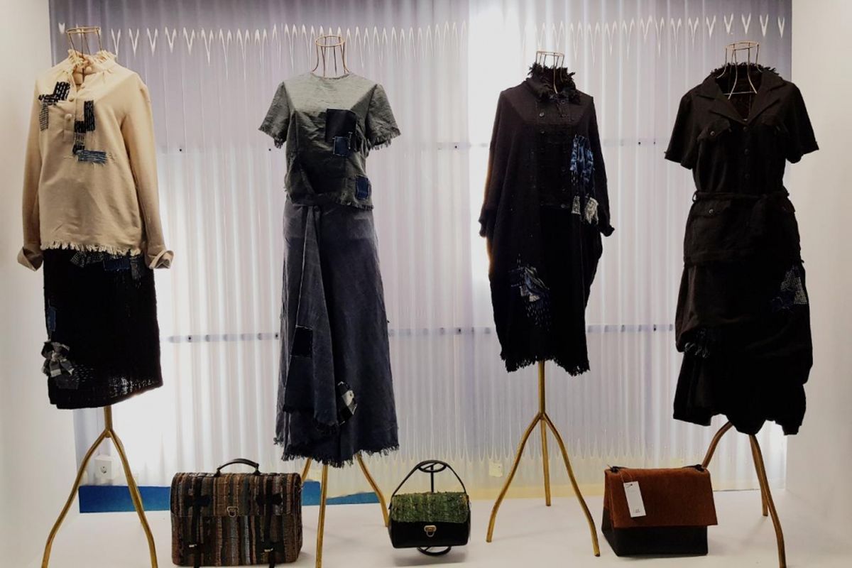 Koleksi Lekat yang akan ditampilkan di Paris Fashion Week 2017. Koleksi Lekat menggunakan tenun Baduy sebagai bahan dasar koleksi adibusananya.