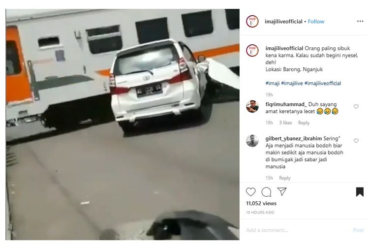 Tangkapan layar dari sebuah video viral dari kereta api yang menabrak sebuah minibus di Nganjuk, Jawa Timur pada Minggu (12/1/2020).
