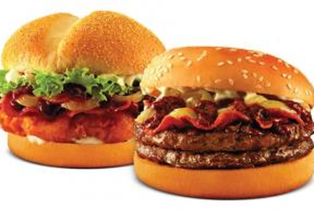 Tenderscrisp Rendang Deluxe (daging ayam) dan Doubles Rendang Deluxe (daging sapi) dari Burger King.