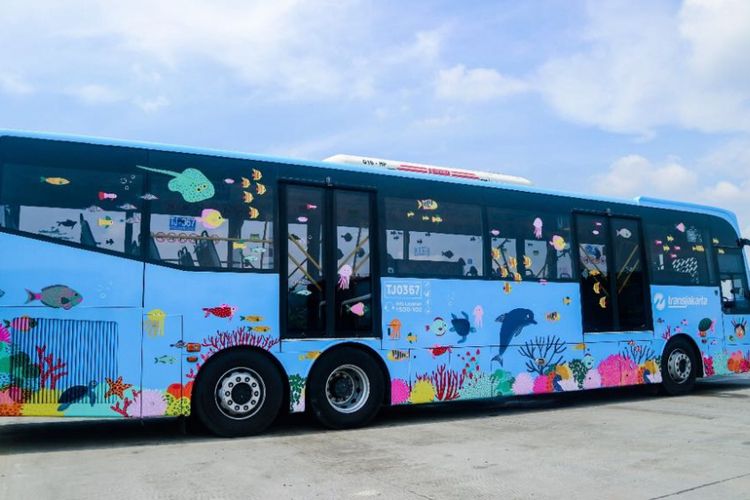 Warna Warni Binatang Lucu Di Bus Transjakarta Rute Ragunan