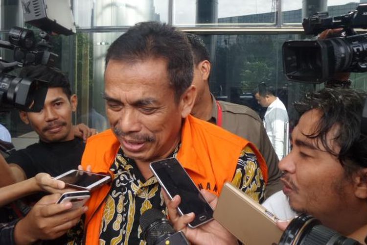 Wali Kota nonaktif Madiun Bambang Irianto seusai diperiksa di Gedung KPK Jakarta, Selasa (21/2/2017).