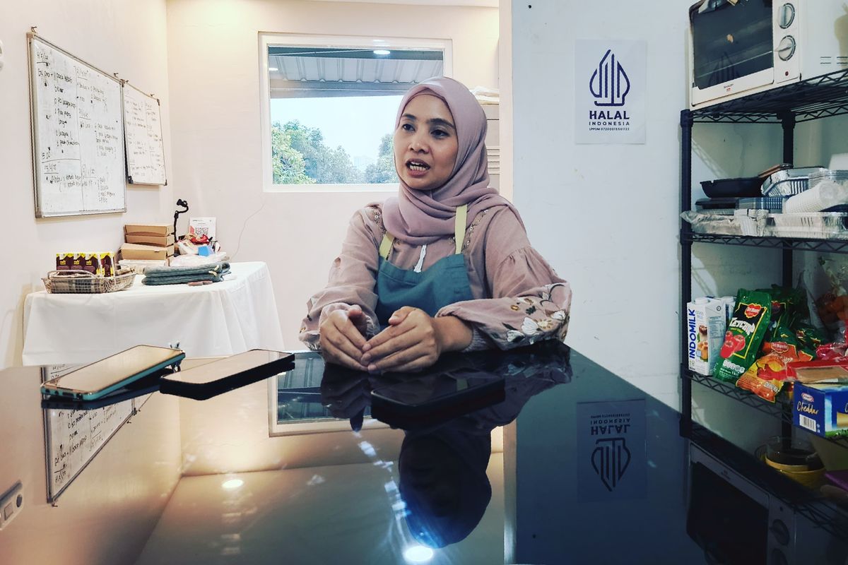 Dias Istiana membangun brand rumahannya, Delicio Pasta sebagai kecintaannya pada masakan italia dengan tiga produk unggulannya yaitu lasagna, spaghetti brulee, dan dennys pastry.