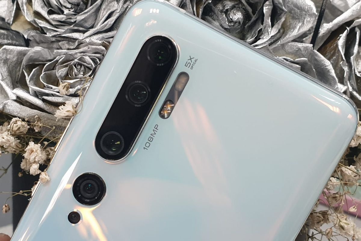 Modul penta-camera atau lima kamera belakang Mi Note 10 Pro. Modul ini terdiri dari kamera utama 108MP, kamera 5 megapiksel (5x optical zoom), 12 megapiksel (2x optical zoom), ultrawide 20 megapiksel, dan makro 2 megapiksel.