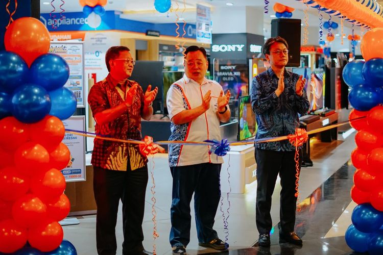 PT Elektronic City Indonesia, Tbk, meresmikan pembukaan gerai terbarunya yang ke-62 di Puri Indah Mall, Jakarta Barat, Selasa (26/3/2024).