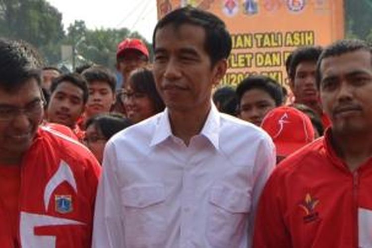 Gubernur DKI, Joko Widodo dan para atlet pelajar DKi, kamis (24/10/2013).
